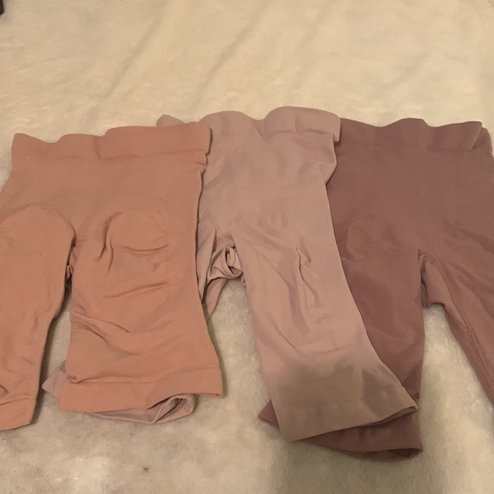 SKIMS  (bundle of 3) Seamless Sculpt Mid Thigh Shorts
